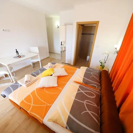 Guest house & Flower Bibinje