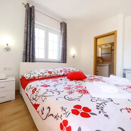 & Flower Guest house *