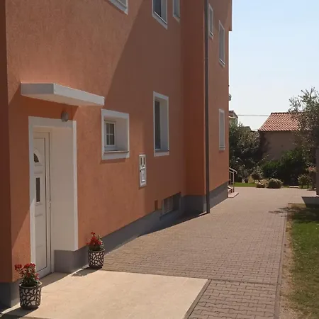 Guest house & Flower Bibinje