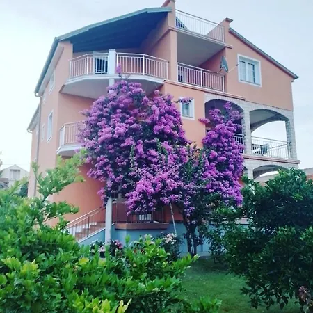 Guest house & Flower *
